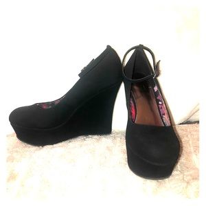 Madden girl black suede heels with removable strap